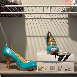 Turquoise Nine West peep toe with wooden heel